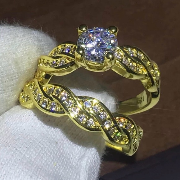 Jewelry - New 18k yellow gold wedding ring set